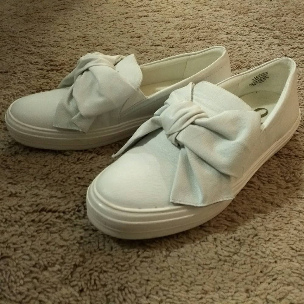 Nine west bow slip on